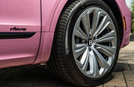 Bentley Bentayga in Candy Pink, 2025, wheel